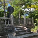 The memorial monument in Yahiko Park